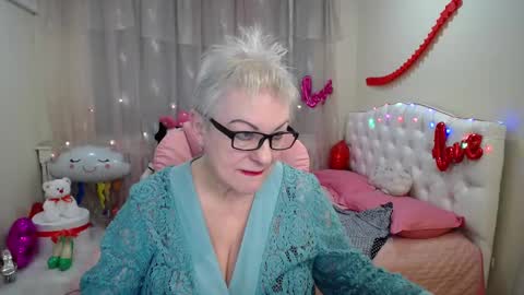 kaylesmoll online show from February 22, 10:31 pm