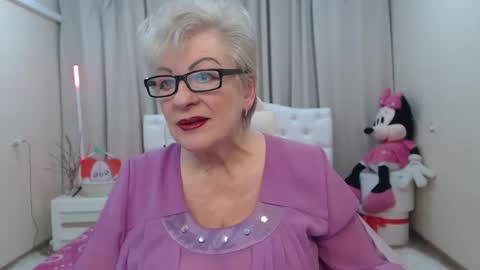 kaylesmoll online show from March 27, 7:48 pm