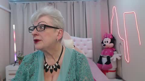 kaylesmoll online show from May 15, 6:48 pm