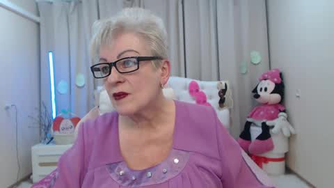 kaylesmoll online show from April 3, 6:48 pm