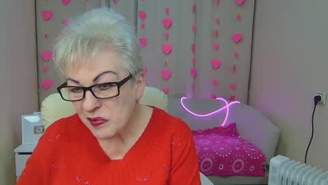 kaylesmoll online show from February 4, 8:02 pm