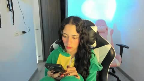 kaylie online show from November 18, 11:02 am