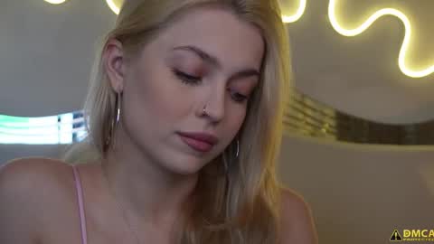 Snapshot of kelly_peachpiee chatting on October 1, 5:39 am Kelly online show from October 1, 5:39 am