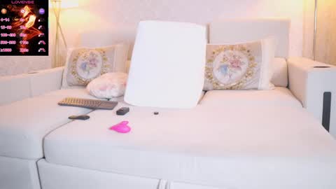 vanessa online show from April 18, 6:04 am