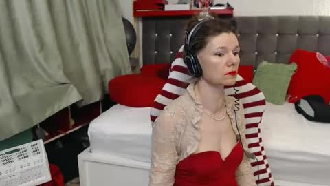 kelly online show from April 15, 10:21 pm