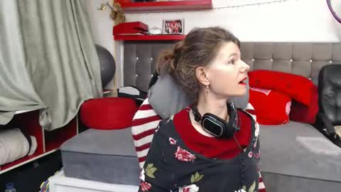 kelly online show from February 8, 9:18 pm