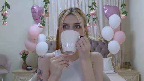 Kelly Stoneys online show from March 7, 12:01 pm