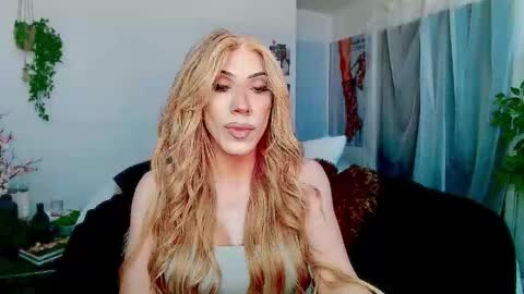 Kelsi  online show from February 23, 11:18 pm