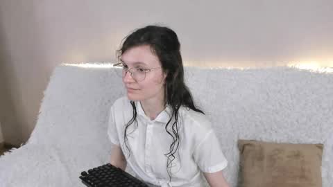 Kelsirabenold online show from May 26, 8:20 am