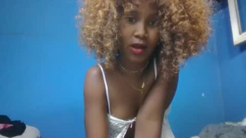 kelyhondra online show from April 18, 7:58 pm