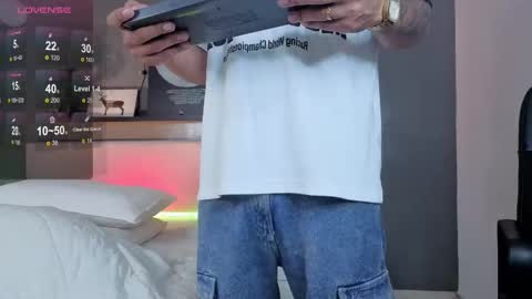   online show from October 25, 11:42 am