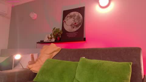   online show from April 14, 10:29 am