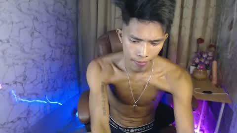 ken_minjun online show from March 28, 11:00 am