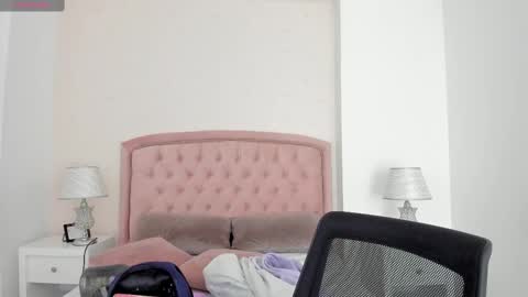 Kendall online show from October 13, 5:09 am