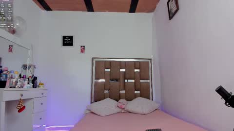 Kendall ewers online show from December 3, 2:34 am