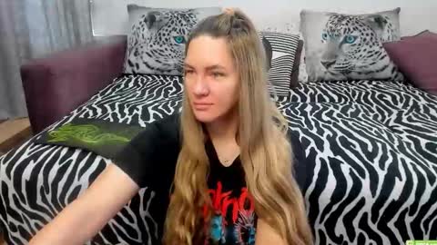 Snapshot of kendra_xx_ chatting on September 24, 3:35 am Kendra online show from September 24, 3:35 am