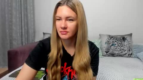 Snapshot of kendra_xx_ chatting on October 6, 12:39 am Kendra online show from October 6, 12:39 am