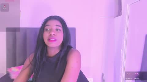 kendrachavez_ online show from December 17, 9:54 pm