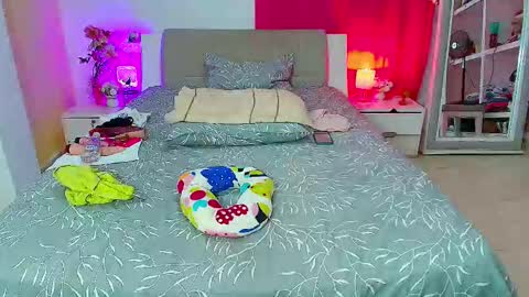 kendralove online show from January 13, 4:31 am