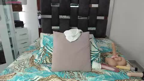 kenia_browm online show from June 3, 2:33 pm