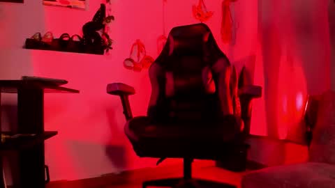 kenia_thompsom01 online show from March 27, 11:06 pm