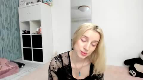 Kenzie online show from July 3, 1:05 pm