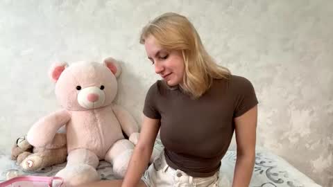 Elizabeth online show from December 16, 11:22 pm