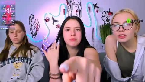 keuli_li online show from January 12, 12:34 pm