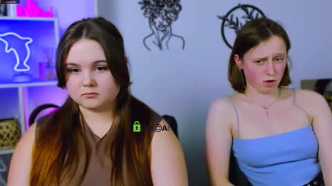 keuli_li online show from March 4, 8:06 pm