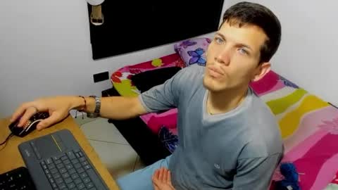 Snapshot of kevinkewma chatting on October 17, 2:10 pm kevinkewma online show from October 17, 2:10 pm