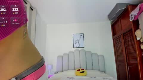 keylly online show from February 11, 12:49 am