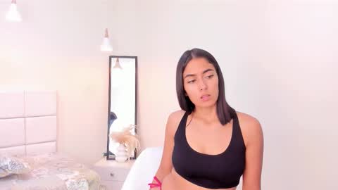 Khloe online show from March 25, 2:13 pm