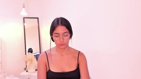 Khloe online show from May 15, 4:25 pm