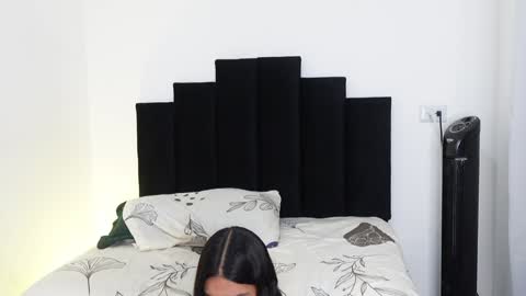 Khloe online show from January 11, 1:53 pm