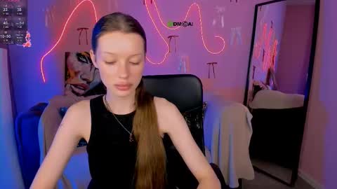 khloebeauty online show from March 26, 8:25 pm