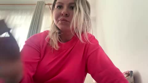 khloekross online show from February 20, 9:33 am