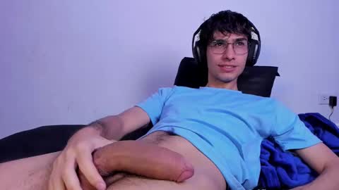 khozler_ online show from February 16, 5:59 am