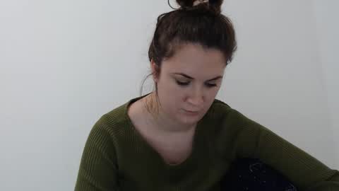 Sarah online show from February 13, 6:33 pm