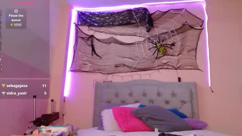 Kiara Benedetti online show from October 28, 7:48 pm