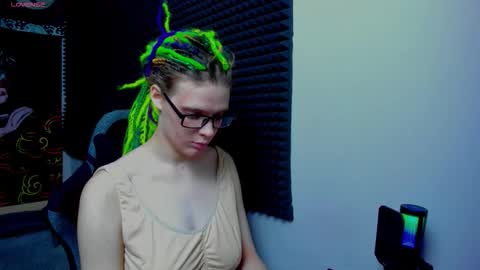 Snapshot of kiki_krash chatting on September 13, 10:06 am Kiki online show from September 13, 10:06 am