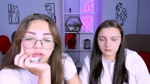 kiki_swan online show from September 16, 5:43 am