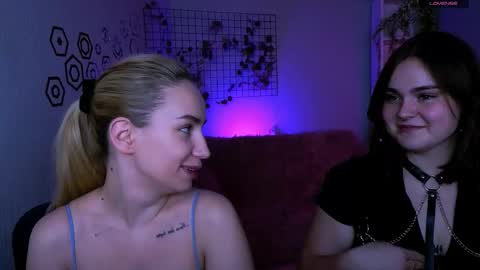 Snapshot of kiki_yourlove chatting on October 19, 7:18 pm Kira online show from October 19, 7:18 pm