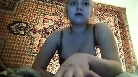 kikibang_ online show from April 8, 7:17 pm