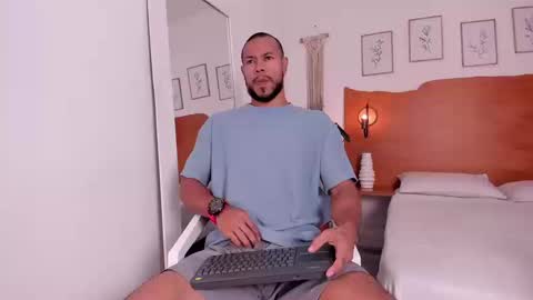 Snapshot of killua_zagarra_ chatting on September 24, 9:54 pm Kilua Muscle guy online show from September 24, 9:54 pm
