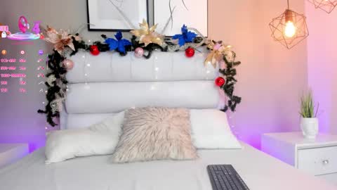 KIM  online show from December 14, 5:30 pm