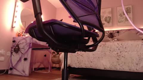 Snapshot of kimberly_clars chatting on October 2, 9:13 pm Kimberly 1200-1900 GMT-5 online show from October 2, 9:13 pm