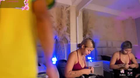 kimberlyAndOstin online show from December 20, 11:50 am