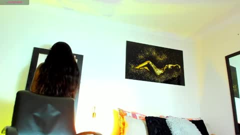 Kimberly Banks online show from May 5, 8:25 pm