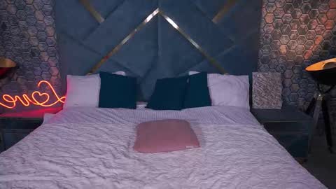 Kim online show from November 12, 2:41 pm