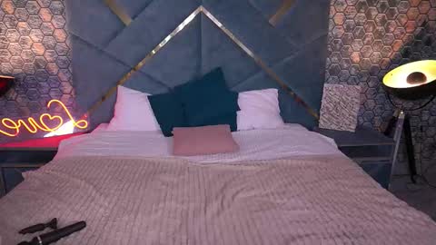 Kim online show from October 12, 3:59 pm